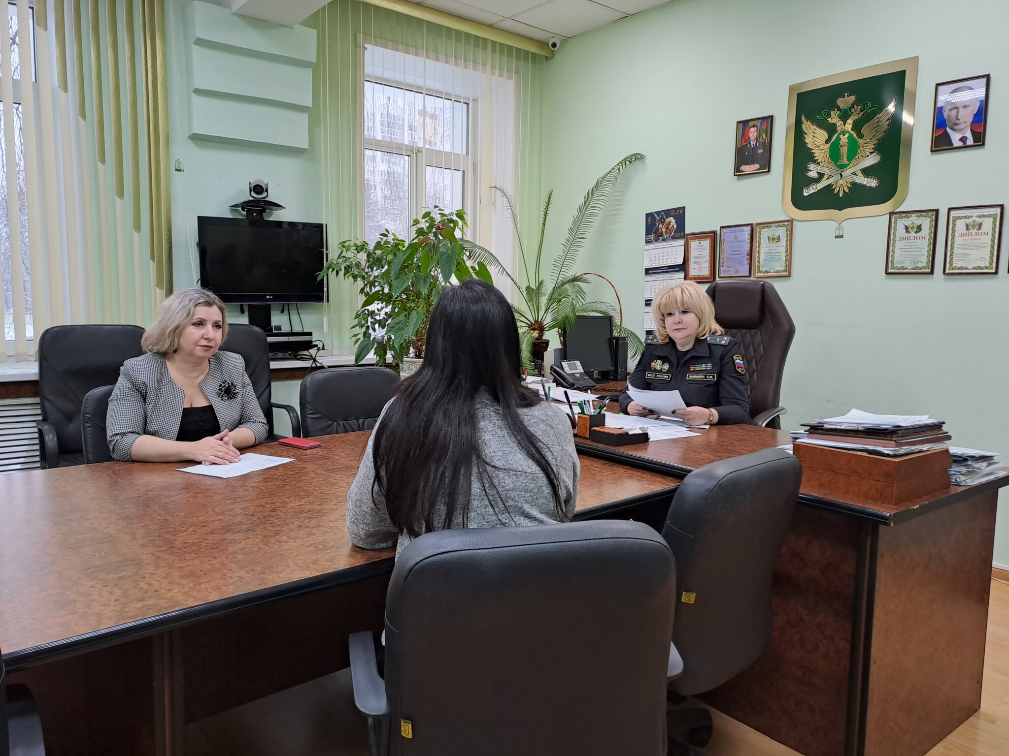 Уполномоченный и главный судебный пристав провели совместный прием граждан 