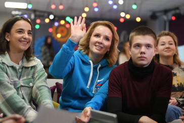 Мария Львова-Белова и Сергей Кравцов открыли подростковый центр в Белгородской области