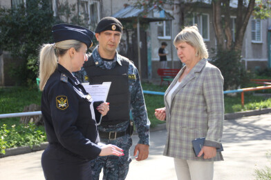 Детский омбудсмен Кузбасса Валентина Богатенко приняла участие в рейде судебных приставов по должникам - алиментщикам