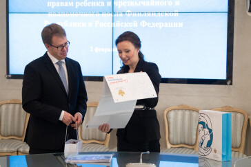 Анна Кузнецова провела рабочую встречу с чрезвычайным и полномочным послом Финляндии в Российской Федерации